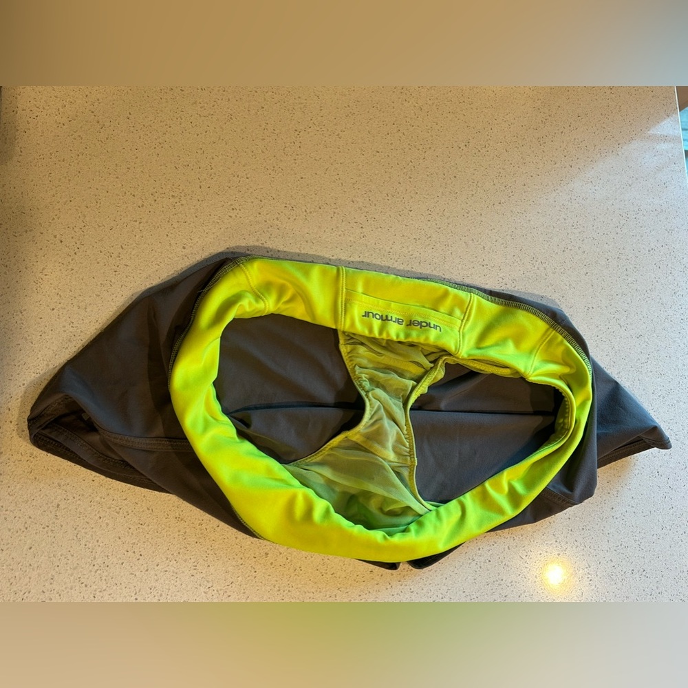 Under Armour running shorts *EUC* - heat gear- size large - Picture 3 of 7